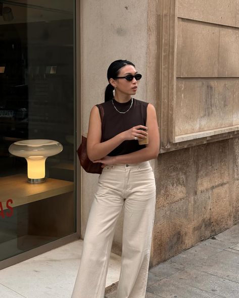 Sunday brunch in the city 🤎 #ootd #dailystyle City Ootd, Sunday Brunch Outfit, Capsule Wardrobe Outfits, Wardrobe Outfits, Brunch Outfit, April 22, Sunday Brunch, Daily Fashion, Minimalist Fashion