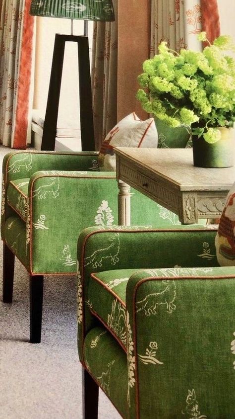 Green Chairs, Green Sofa, Green Decor, Green Rooms, Vintage Modern, Upholstered Furniture, Home Decor Inspiration, Sofa Design, Home Living Room