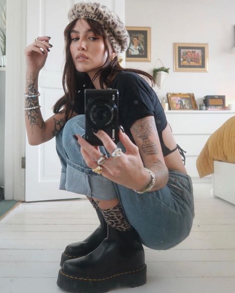 mentally preparing to break a new pair of docs in ... 💔 Sophfloyd Outfits, Soph Floyd Outfits, Sophie Floyd Tattoo, Sophie Floyd Outfit, Soph Floyd, Sophie Floyd, Grunge Looks, Rockstar Gf, Everyday Clothing