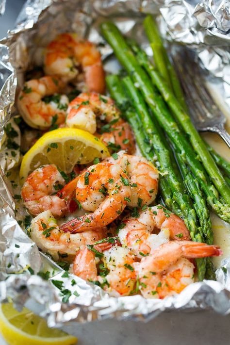 Garlic Lemon Butter Sauce, Grilled Asparagus Recipes, Foil Pack Dinners, Foil Packet Dinners, Foil Dinners, Foil Pack Meals, Foil Packs, Foil Packet Meals, Shrimp And Asparagus