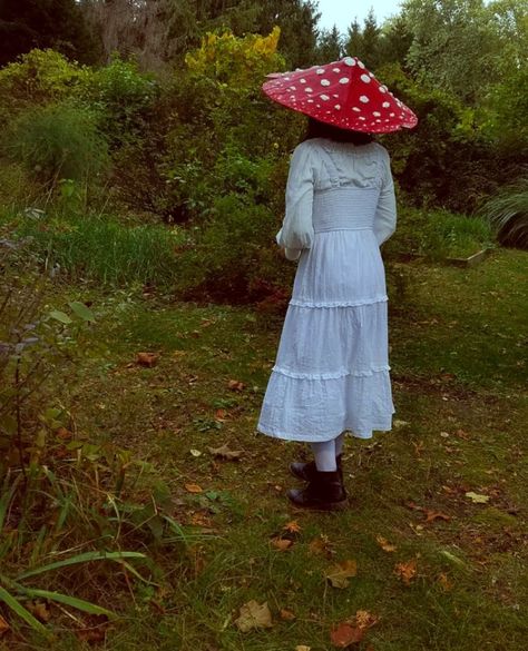 Mushroon Hat, Big Mushroom Hat, Mushroom Hat Paper Mache, Mushroom Hat Aesthetic, Mushroom Hat Ren Fair, Mushroom Cap Hat, Mushrooms Dress, Mushroom Costume Women, Mushroom Hat Diy