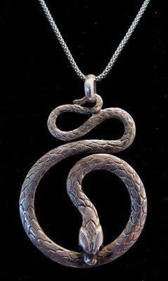 Chinese Wisdom, Serpent Jewelry, Snake Pendant, Snake Jewelry, Ancient Jewelry, Vintage Studio, A Snake, Studio Art, Ancient Chinese