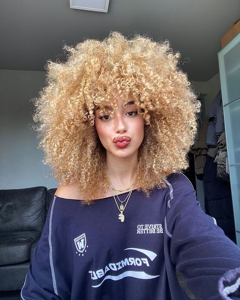 Whatevs 👩🏼‍🦱 _ _ Blonde afro girl, blonde afro, blonde 3c curly hair, blonde fro, blonde curls, 3c curls, 4a curls Blonde 4b Hair, Afro Blonde Hair, Curly Hair Fro, Blonde Afro Hair, Blonde Curly Hair Black Women, Blond Afro, Curly Hair White Girl, 4a Curls, 3c Curls