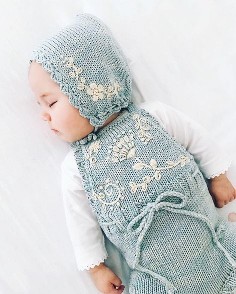 Embroidery Baby Dress, Wild Wawa, Hey Monday, Pull Bebe, Knitted Clothes, Baby Knitwear, Baby Knits, Knitted Baby Clothes, Crochet Bebe