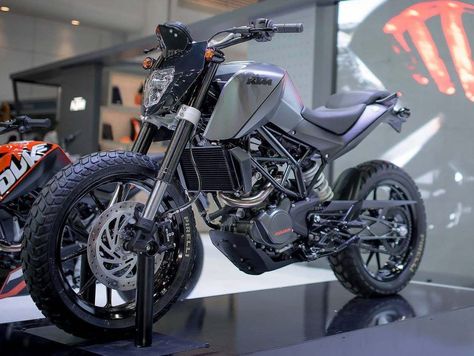 A look at some of the recommended modifications and upgrades for the KTM Duke 200 and 390 along with images of custom works. Ktm Duke 200 Modified, Duke 200 Modified, Ktm Cafe Racer, Duke Lover, Adv Motorcycle, Adventure Bike Motorcycles, Ktm 200, Duke 200, Ktm Duke 200