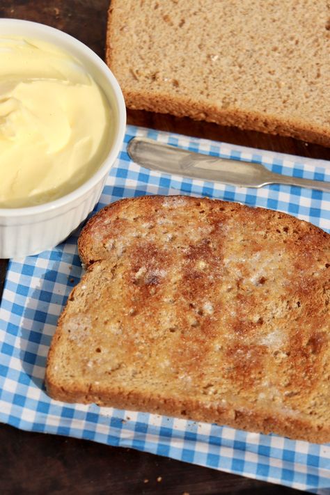 Why pay a premium? Soft, spreadable butter is easy to make, and thanks to a healthy dose of Omega-3s, so much healthier, too. Spreadable Butter Recipe, Spreadable Butter, Muffin In A Mug, Food Innovation, Desserts With Biscuits, Stick Butter, Healthy Oils, Breakfast Cake, The Fountain