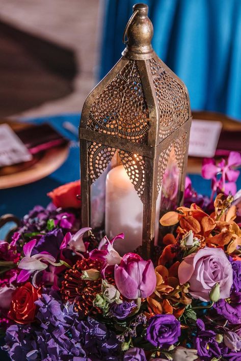 Indian Wedding Centerpieces, Aladdin Wedding, Arabian Nights Theme, Arabian Nights Party, Lantern Wedding, Lantern Centerpiece Wedding, Moroccan Party, Moroccan Theme, Lantern Centerpieces