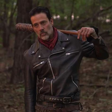 Black Jacket Outfit, Jeffrey Dean Morgan Negan, Negan Walking Dead, Negan Twd, Meme Comics, Suede Leather Jacket, Jeffrey Dean, Fear The Walking, Jeffrey Dean Morgan