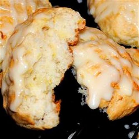 Tender scones bursting with sweet pineapple flavors! (scheduled via http://www.tailwindapp.com?utm_source=pinterest&utm_medium=twpin) Pineapple Scones, Hp Sauce, Pane Dolce, Scones Recipe, Sweet Roll, Cayenne Pepper, Scone Recipe, Breakfast Breads, Bread Rolls