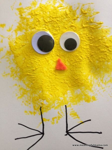 Chick Craft with Loofah Need a simple, last-minute Easter craft for kids? I’ve got it for you. It is kind of a funny story how this craft came about. I work in my daughter’s class every Monday afternoon. I had told the teacher a while back that I would do a spring craft with the […] Påskeaktiviteter For Barn, Chick Craft, Spring Toddler Crafts, Easter Crafts For Toddlers, April Crafts, Easter Preschool, Easter Activities For Kids, Spring Preschool, Easy Easter Crafts