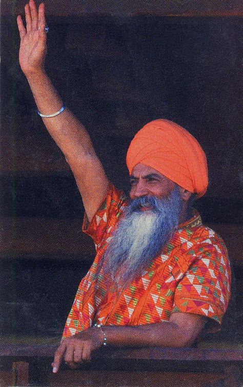 This image of Yogi Bhajan was on a tiny postcard I had when I started KY 15 years ago. The vibrancy of this man compelled me to keep this dog-eared copy in my meditation space for years.  "Love to all" is what he taught. Yoga Kundalini, Yogi Bhajan, Yoga Chakra, Occult Books, Lily Chee, Inspiring People, Kundalini Yoga, Meditation Space, Inspirational People