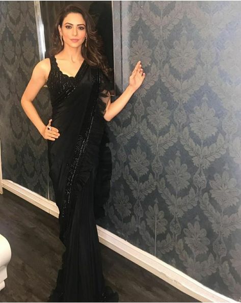 Amna Sharif, Black Saree Party Wear, Asian Party Wear, Aamna Sharif, Plain Sarees, Asian Party, Female Photography, Saree Party Wear, Designer Bridal Lehenga Choli