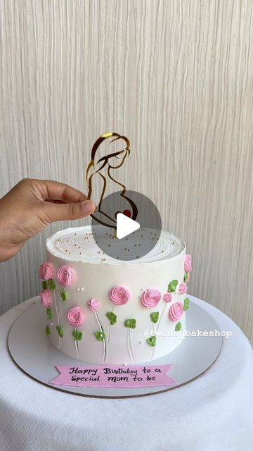 Twin's Bakeshop on Instagram: "Birthday cake for Mom to be 🤰🌷  ..  Dm/WhatsApp for more details @twins__bakeshop 💕  #twinsbakeshop #cakedesign #momtobe #birthdaycake #customcakes #cakesofinstagram #cakeart #cakevideo #cakereels #cakedecorating #instacake #ahmedabad #ahmedabad_instagram #ahmedabadcakes #ahmedabadbaker #homebaker #trending #explore #caketrends #reels #reelsinstagram #reelsvideo #reelsviral #foryou #followforfollowback #bakery #pretty #floralcakes #cakelover #prettycakes" Best Mom Cake Design, Mom To Be Cake Design, Cake For Mom, Birthday Cake For Mom, Cake Trends, Design Mom, Diy Paper Crafts Decoration, Cake Videos, Cake Lover