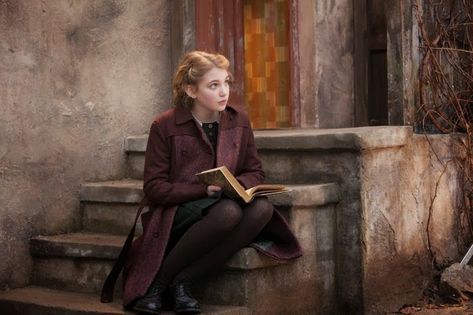 Liesel Meminger, Fox Memes, Sophie Nélisse, Sophie Nelisse, Book Thief, Markus Zusak, Miss Peregrine, The Book Thief, Ralph Waldo Emerson