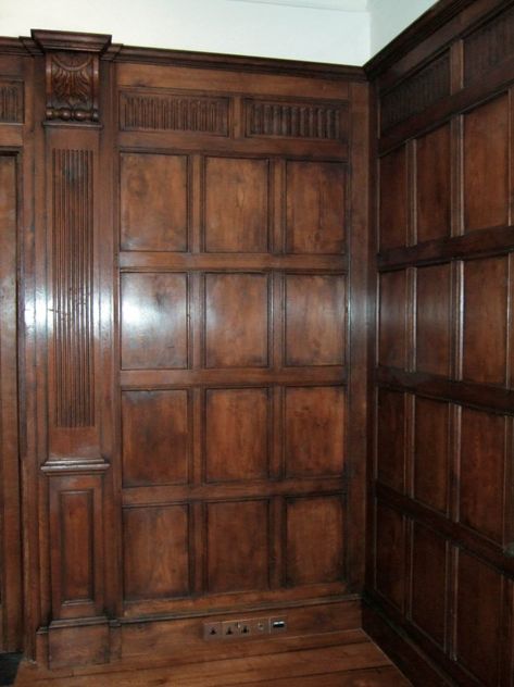 Oak Panelling & Panelled Rooms | Distinctive Country Furniture Limited - Makers of Period Architectural Joinery and Furniture Dark Wood Wall Panelling, Tudor Paneling, Paneling Walls, Oak Panelling, Oak Paneling, Tudor Decor, Wooden Paneling, Wood Panneling, Oak Room