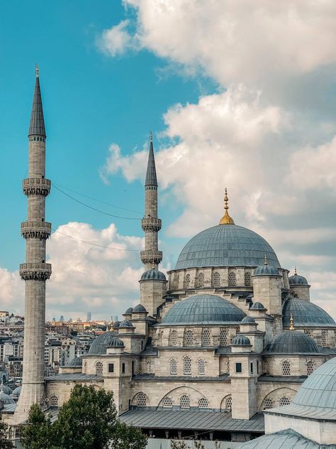 Masjid Aesthetic, Summer Transition, Blue Mosque Istanbul, Volleyball Wallpaper, Building Aesthetic, Mosque Art, Mosque Architecture, Blur Background In Photoshop, Landmark Buildings