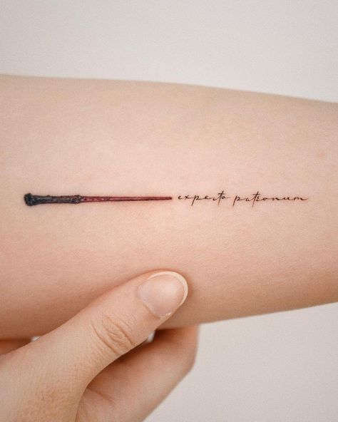 Tort Harry Potter, Harry Tattoos, Wand Tattoo, Hp Tattoo, Bookish Tattoos, Buku Harry Potter, Harry Potter Tattoos, Harry Potter Tattoo, Subtle Tattoos