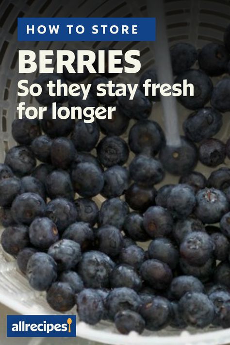 How To Store Blueberries, Store Strawberries, How To Store Strawberries, Food Shelf Life, Cleaning Organization, Storing Fruit, Fruit And Vegetable Storage, Strawberries Blueberries, Fruit Storage