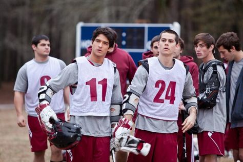 Still of Tyler Posey and Dylan O'Brien in Teen Wolf Dylan O Brien Imagines, Tv Shows Aesthetic, Beacon Hills Lacrosse, Teen Wolf Scenes, Scott And Stiles, Dylan O Brian, Dylan Obrien, Wolf Photos