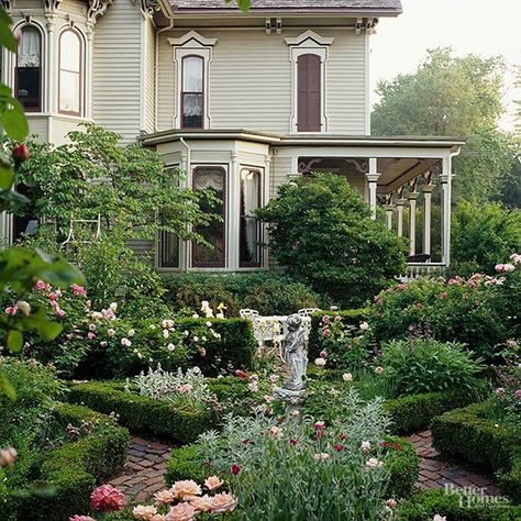 Boxwood Hedges, Small Front Yards, Victorian Gardens, Small Front Yard Landscaping, Small Front Yard, Landscaping Inspiration, Front Yard Design, Front Yard Garden Design, Victorian Garden