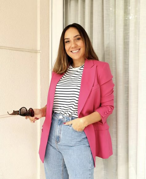 Fuscia Blazer Outfit, Pinker Blazer Outfit, Bright Pink Blazer Outfit, How To Style A Pink Blazer, Fuschia Blazer Outfit, Fuchsia Blazer Outfit, Bright Blazer Outfit, Outfit Fucsia, Pink Blazer Outfit