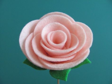 Alyssa Rose Felt Flower Pattern Felt Rose Pattern, Sew Felt, Felt Flowers Patterns, Felt Rose, Felt Flower Tutorial, Felt Flowers Diy, Tiffany Rose, Fleurs Diy, Felt Roses