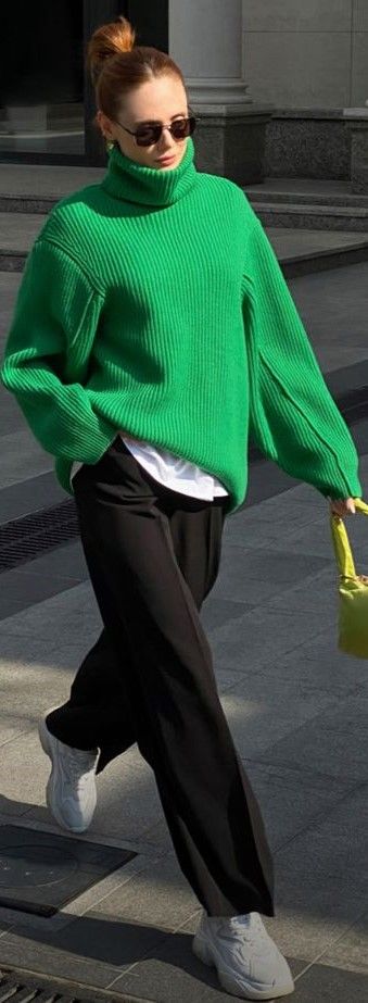 Green Turtleneck Sweater Outfit, Turtleneck Jumper Outfit, How To Style Green Sweater, Green Oversized Sweater Outfit, Green Pullover Outfit, Green Sweater Outfit Winter, Green Winter Outfits, Green Turtleneck Outfit, Green Jumper Outfit