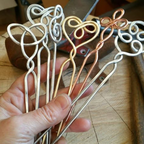 Hair Forks, Hair Pick, Bun Holder, Diy Jewelry Holder, Celtic Trinity Knot, Bijoux Fil Aluminium, Shawl Pin, Hair Fork, Wire Jewelry Designs