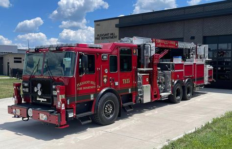 Seagrave > Our Trucks > Aerials > Aerialscope Fire Trucks Pictures, Cool Fire, Emergency Equipment, Rescue Vehicles, Trucking Companies, Fire Apparatus, Hydraulic Pump, Chicago Fire, Fire Rescue