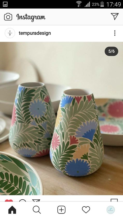 Diy Keramik, Ceramic Cafe, Diy Pottery Painting, Tender Care, Painted Pots Diy, Paint Your Own Pottery, Cerámica Ideas, Pottery Painting Designs, Pottery Handbuilding