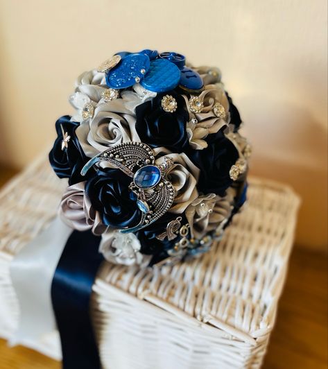 Handmade ribbons roses bridal bouquet in silver and blue with lots of harry potter embellishments #wedding #weddingideas #weddingflowers #harrypotterfan #harrypotterwedding #ravenclaw #bouquet Harry Potter Wedding Bouquet Bridal, Ravenclaw And Gryffindor Wedding, Ravenclaw Wedding Dress, Ravenclaw Wedding Theme, Harry Potter Wedding Bouquet, Harry Potter Bouquet, Ravenclaw Wedding, Quinceañera Planning, Hogwarts Style