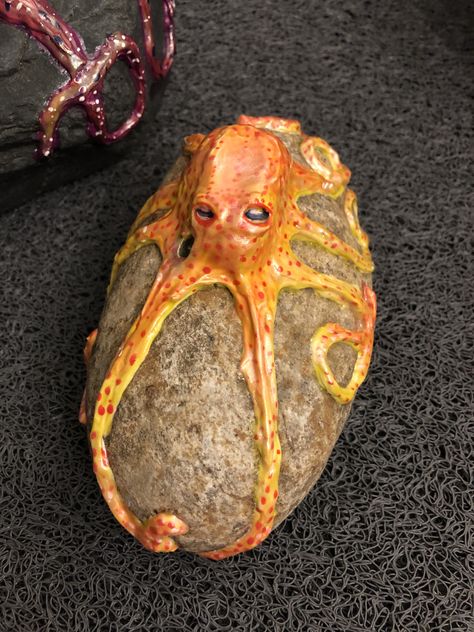 Painted rock yellow octopus Yellow Octopus, Painted Rock, Rock Painting, Octopus, Painted Rocks, Christmas Ideas, Oil Painting, Yellow, Christmas