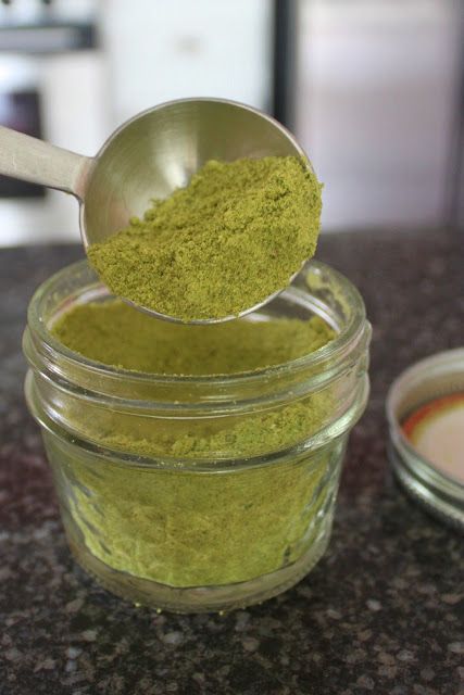 Make jalapeno powder Jalapeno Powder, Canned Jalapenos, Dehydrating Food, Canning Food Preservation, Diy Spices, Dehydrated Fruit, Rub Recipes, Food Swap, Powder Recipe