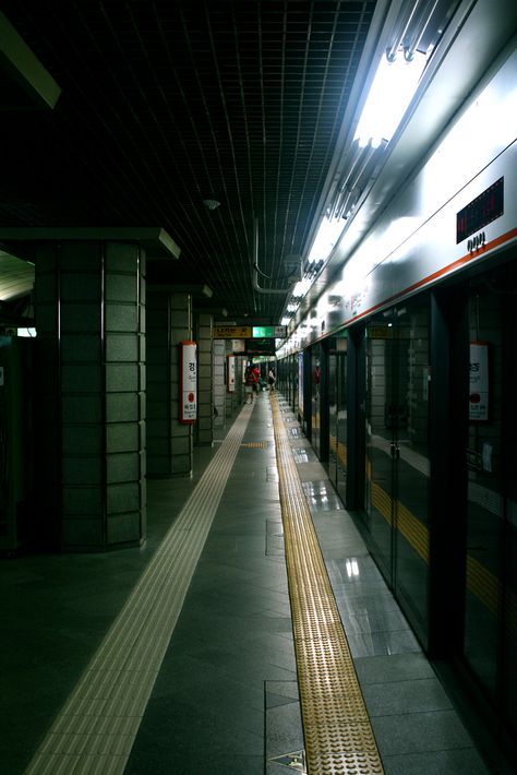 Korean Subway, Floor Reference, Modern Gothic, Metal Tile, Nyc Subway, Omniscient Readers Viewpoint, Modern City, City Buildings, Seoul