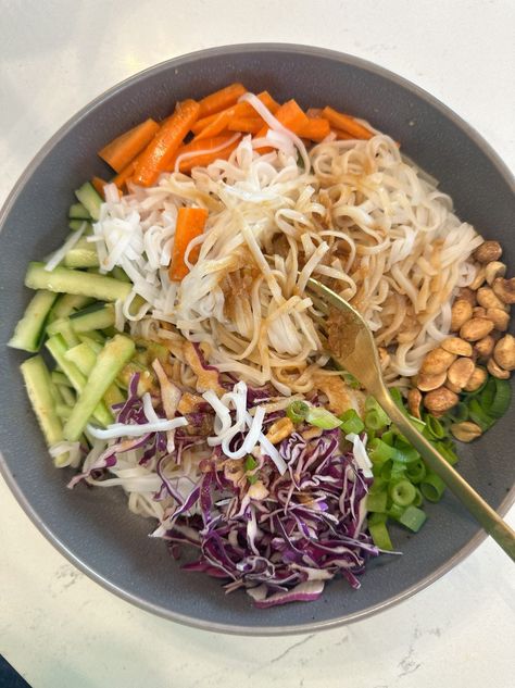 Spring Roll Bowls Spring Roll In A Bowl, Spring Roll Bowl, Spring Roll Bowls, Bowl Meals, Vegetarian Cabbage, Spring Roll, Butter Rice, My New Life, Dinner Options