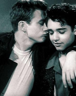 james dean & sal mineo, many rumors about these two. Dean was known to be gay or bisexual, Mineo was admittedly gay. Sal Mineo, James Dean Photos, Rodrigo Santoro, Gay History, Montgomery Clift, Pier Paolo Pasolini, Tyrone Power, Anthony Perkins, Gary Cooper