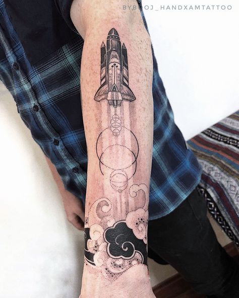 Tattoo Rocket Spaceship, Space Travel Tattoo, Rocket Ship Tattoo Design, Rocket Man Tattoo, Space Tattoo Forearm, Science Tattoo Sleeve, Spaceship Tattoo Design, Spaceship Tattoos, Space Time Tattoo