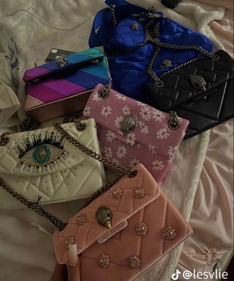 Bolsas Kurt Geiger, Purses Luxury, Purse Aesthetic, Luxury Bags Collection, Purse Essentials, Handbag Essentials, Girly Bags, Cute Handbags, Luxury Purses