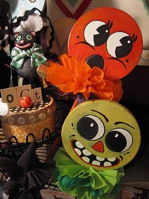 Creative Breathing: Halloween Shakers Halloween Noise Makers Diy, Halloween Shakers, Shakers Diy, Kitschy Halloween, Vintage Halloween Crafts, Halloween Boxes, Creepy Crafts, Halloween Box, Happy Halloweenie