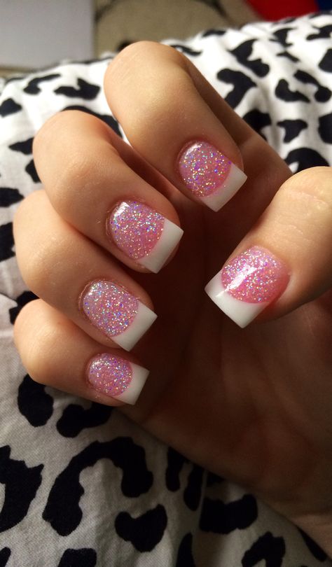 French tip nails with glitter :) Pink Tip Nails, Glitter Tip Nails, Emerald Nails, French Tip Nail Designs, French Tip Acrylic Nails, Pink Nail Art, Tip Nails, Nails Polish, Pink Nail