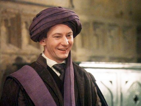 Professor Quirrell, Hogwarts Teachers, Ian Hart, Wizard Fashion, Harry Potter Professors, Hogwarts Professors, Harry Potter Voldemort, Harry Potter Illustrations, Ideas Cumpleaños