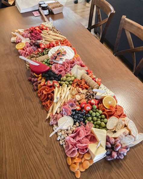 A beautiful long grazing table runner glimg straight down a table. Filled with cheese, charcuterie, treats, breads olives etc Large Graze Table, Meat And Cheese Grazing Table, Hens Grazing Table, Grazing Table Different Heights, Grazing Platter Ideas, Epic Grazing Table, Platter Ideas, Grazing Board, 21st Bday Ideas