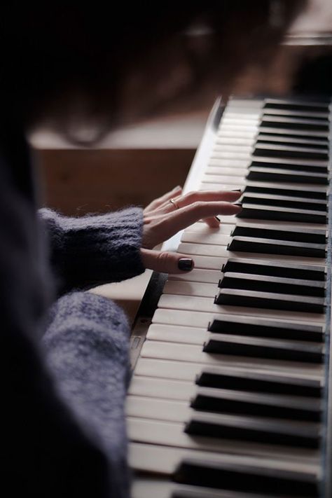 Playing Piano Photography, Piano Photoshoot, Swimming Senior Pictures, Classical Aesthetic, Manifestation 2024, Backlight Photography, Piano Hands, Piano Photography, Piano Photo