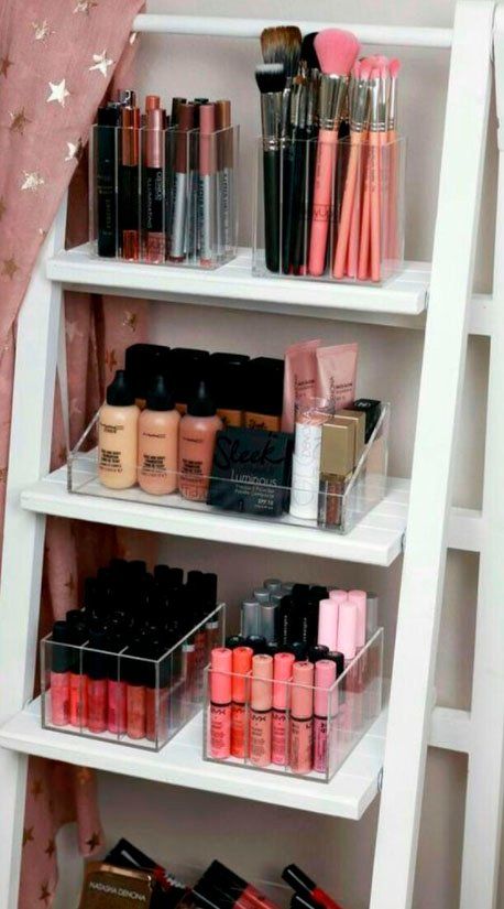 Makeup Vanity In Closet, Diy Makeup Organizer, Makeup Vanity Decor, Koleksi Makeup, Rangement Makeup, Organize Makeup, Makeup Artist Makeup, Closet Diy, Revolution Makeup