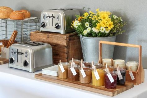 How to Host a Toast Bar via @PagingSupermom Toast Bar, Hotel Breakfast Buffet, Breakfast Catering, Buffet Set Up, Breakfast Station, Breakfast Gift, Fruit Platter Designs, Hotel Breakfast, Buffet Restaurant