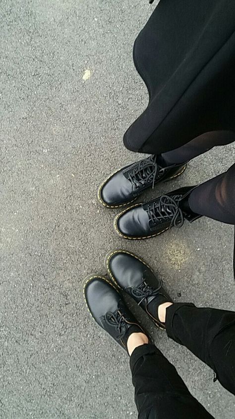 Doc Martens 1461 Outfit, 1461 Outfit, Stylish Sneakers Outfit, Doc Martens 1461, Boots Selfie, Dr Martens Outfit, Dark Outfits, Brogue Shoes, Doc Marten Oxford