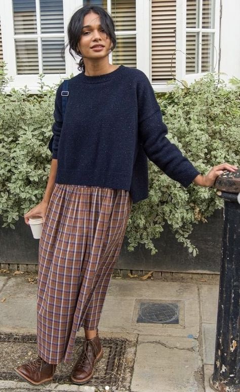 Fall Dress With Sweater Outfit, Menswear Style For Women, Santiago Chile Street Style, Down To Earth Aesthetic Outfit, Scotland Fall Outfits, Minimalist Fall Fashion, Check Pinafore Dress, Grandma Style, Mode Hippie