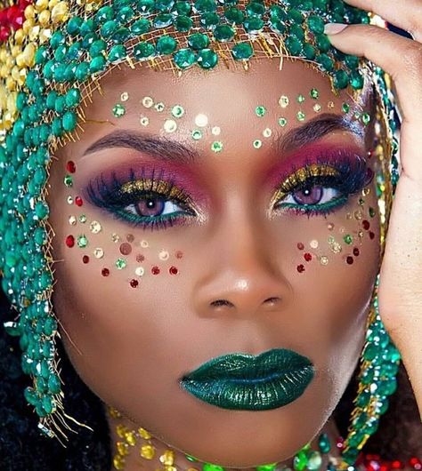 magnifique maquillage pour le carnaval de Rio Trinidad Carnival Makeup, Carnival Makeup Caribbean, Makeup Carnaval, Mardi Gras Makeup, African Makeup, Fantasy Make-up, Make Carnaval, Arabic Makeup, Trinidad Carnival