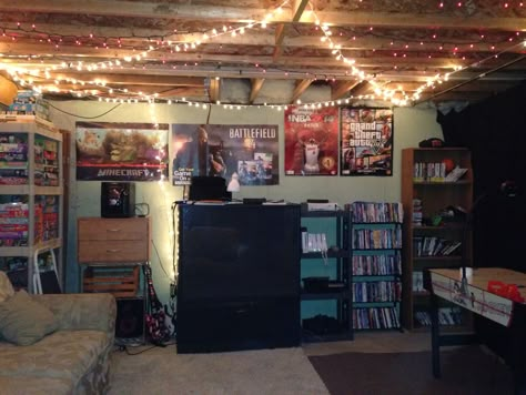 Garage Into Hangout Space, Wall Coverup Ideas, Basement Party Room Ideas, Mini Hangout Room, Basement Hangout Room Aesthetic, Aesthetic Basement Bedroom, Cool Hangout Rooms, Basement Hangout Ideas Teen Lounge, Shed Hangout Ideas Aesthetic