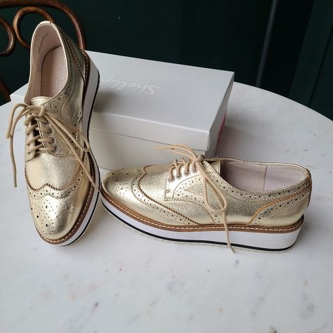 New With Box Gold Platform Loafer Shoes. Originally Purchased From Free People. Size 6.5 / 37 They Fit More Like A 7 Gold Shoes Wedding, Gold Oxford Shoes, Wood Platform Sandals, Gold Wedding Shoes, Gold Platforms, Platform Shoe, Oxford Platform, Black Platform Boots, Platform Clogs